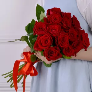15 красных роз 50 см