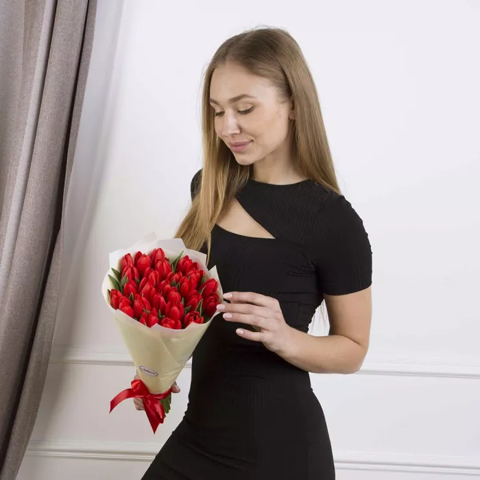 Букет из 25 красных тюльпанов