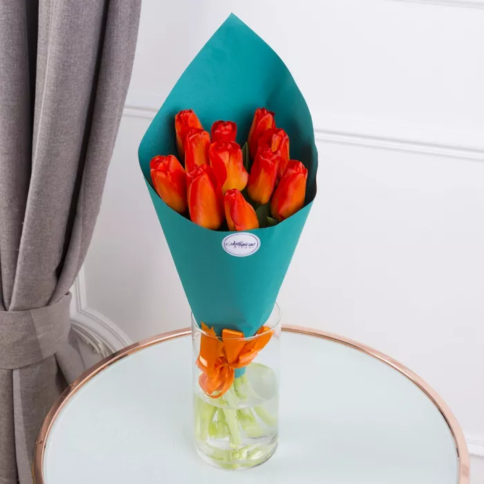 11 оранжевых тюльпанов