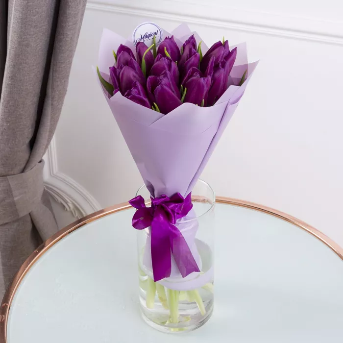 11 сиреневых тюльпанов