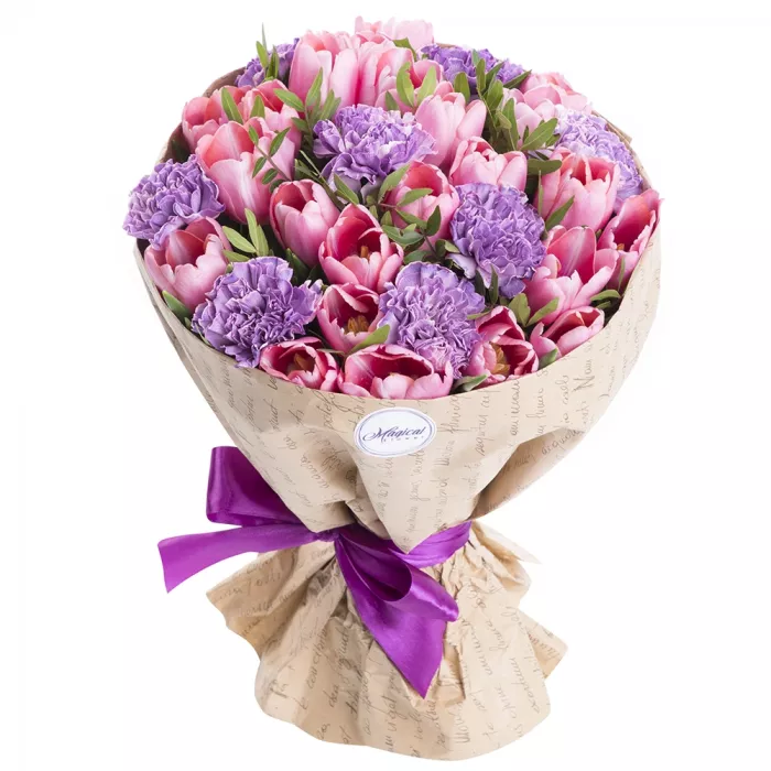 Букет цветов из тюльпанов и диантуса