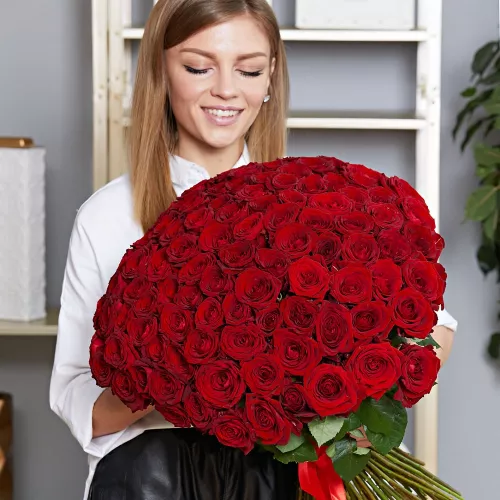 Монобукет из 101 красной розы Premium 60 см