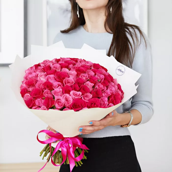 Букет из 101 розы Ягодный микс в крафте