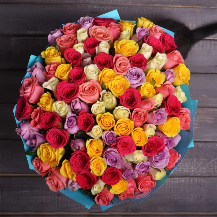 Букет из 101 микс розы в крафте