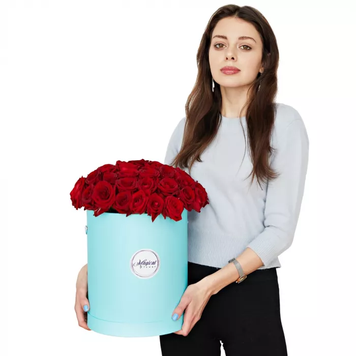 Шляпная коробка с букетом из 51 розы 