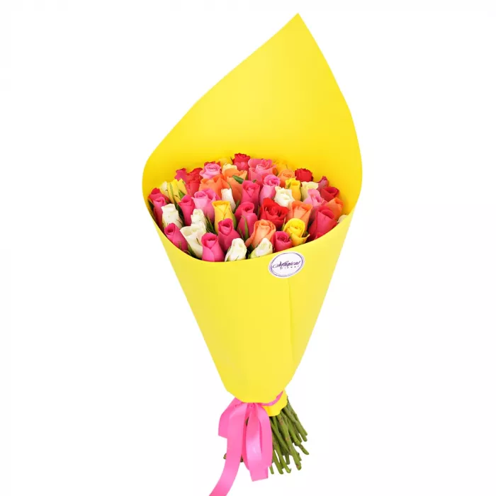 Букет из 51 разноцветной розы в крафте