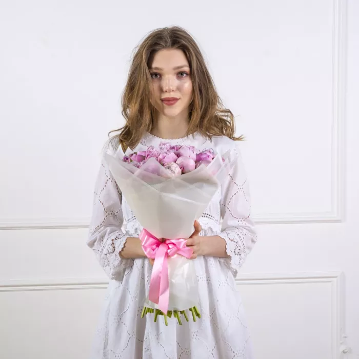 Букет из 25 розовых пионов