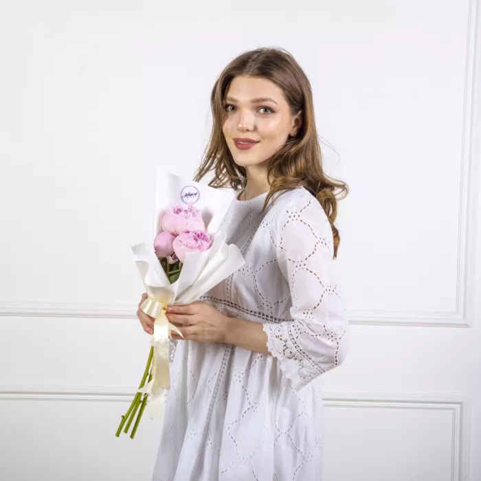 Букет из 3 розовых пионов