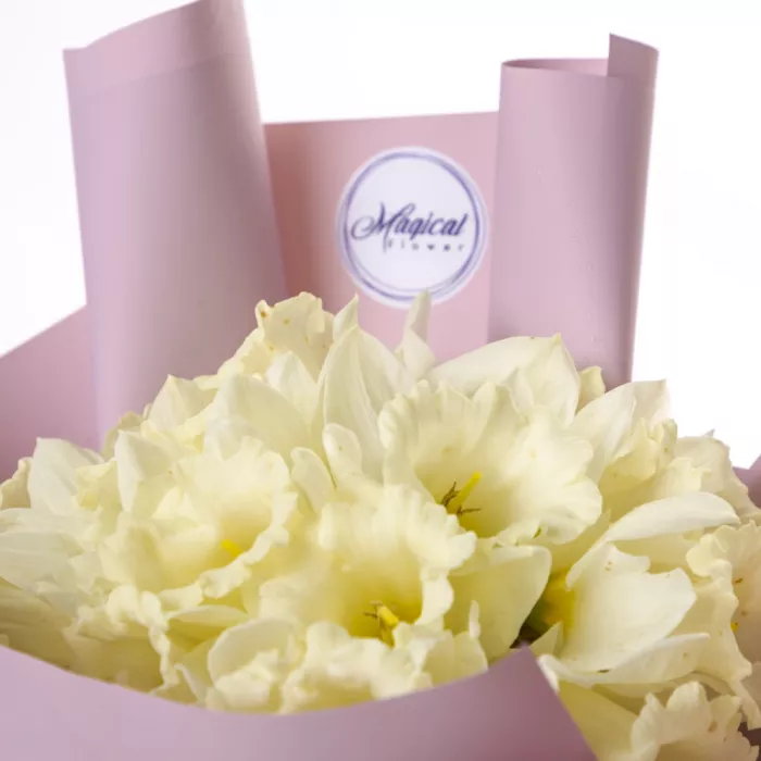 Букет из 15 белых нарциссов