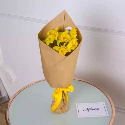 Букет из 7 желтых цветков нарцисса