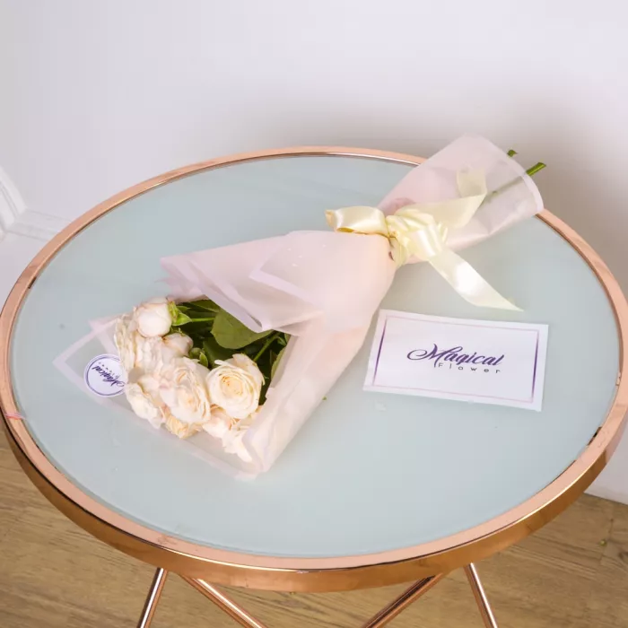 3 розовые кустовые розы