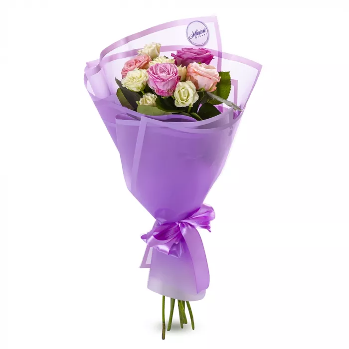 7 разноцветных кустовых роз