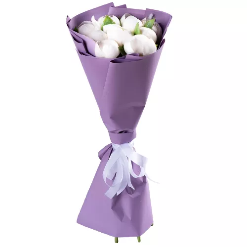 9 белых пионов