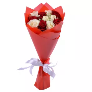 Букет из 11 красно-белых роз 50 см