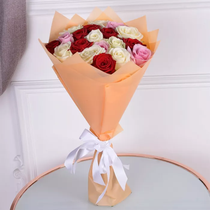 19 разноцветных роз 50 см