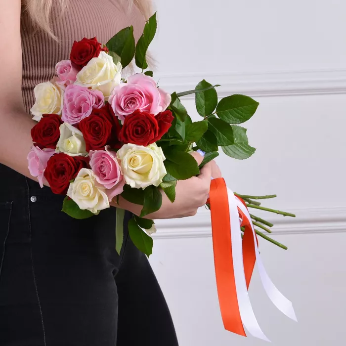 15 разноцветных роз 50 см