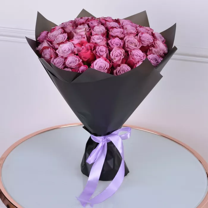 Букет из 51 сиреневой розы
