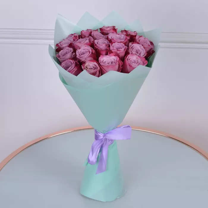 Букет из 19 сиреневых роз