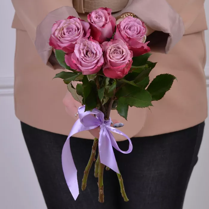 Букет из 5 сиреневых роз