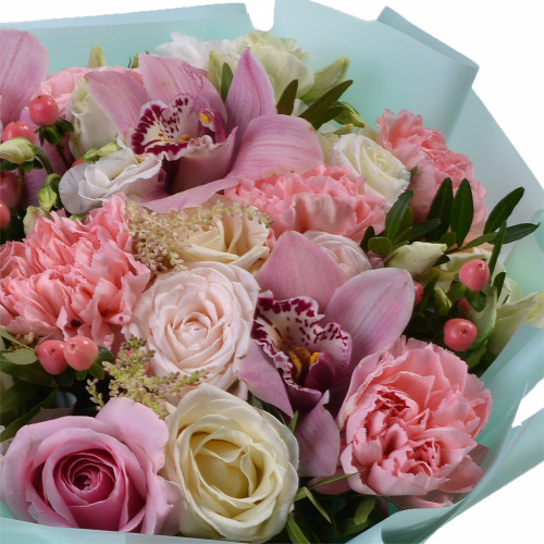 Букет на День матери из роз, орхидеи и гвоздики