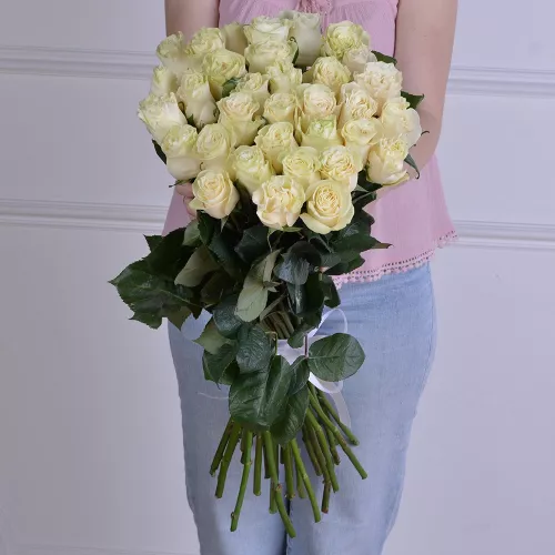 35 белых длинных роз Эквадор 70 см