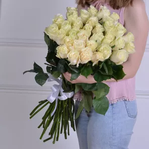 35 белых роз Эквадор 70 см