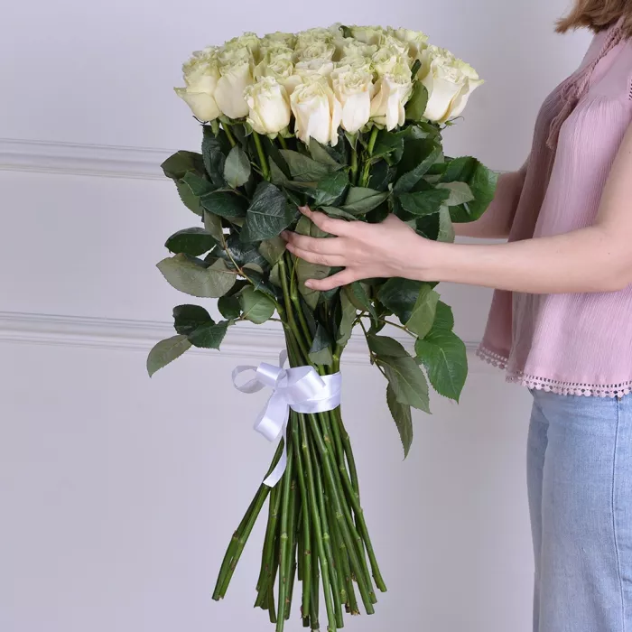 35 белых роз Эквадор 70 см