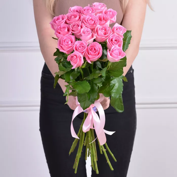 Букет из 19 розовых роз 50 см