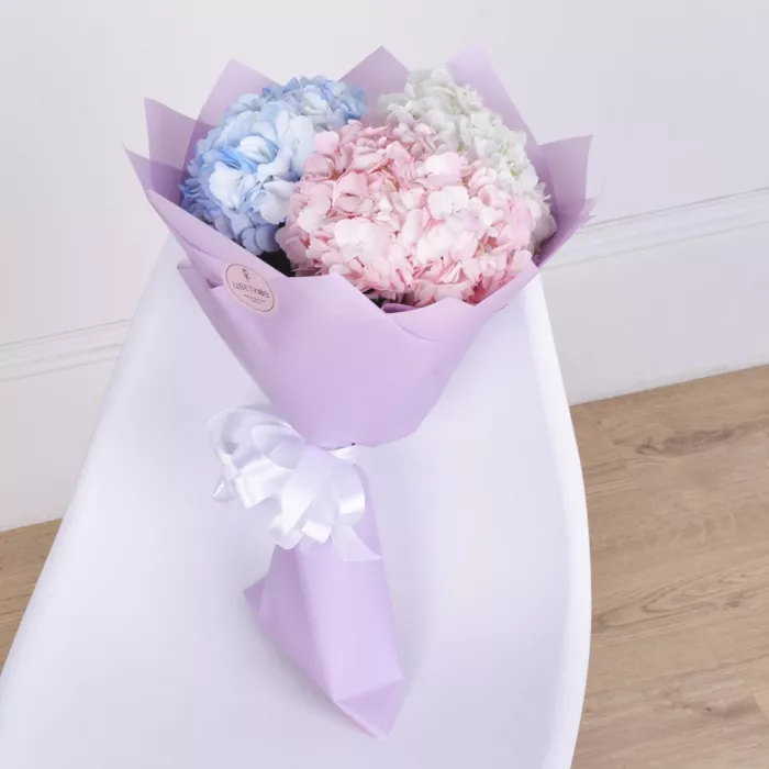 Букет из 3 разноцветных гортензий