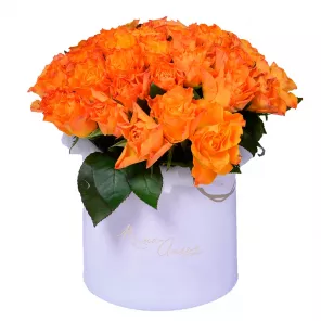 Букет из 35 огненных роз в коробке на День матери