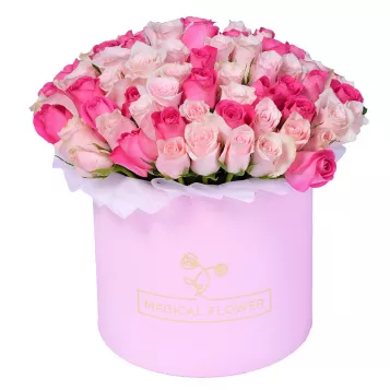 Букет из 51 разноцветной розы в шляпной коробке