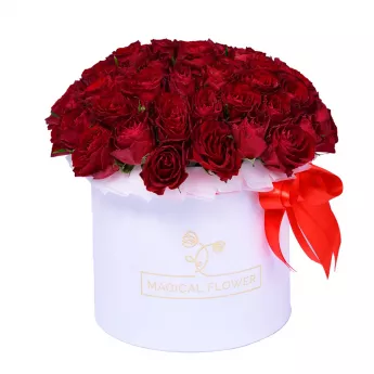 Букет из 51 красной розы в шляпной коробке