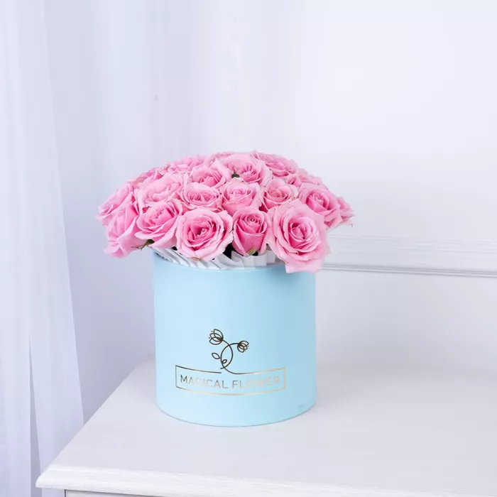 Букет из 25 розовых роз premium в голубой шляпной коробке
