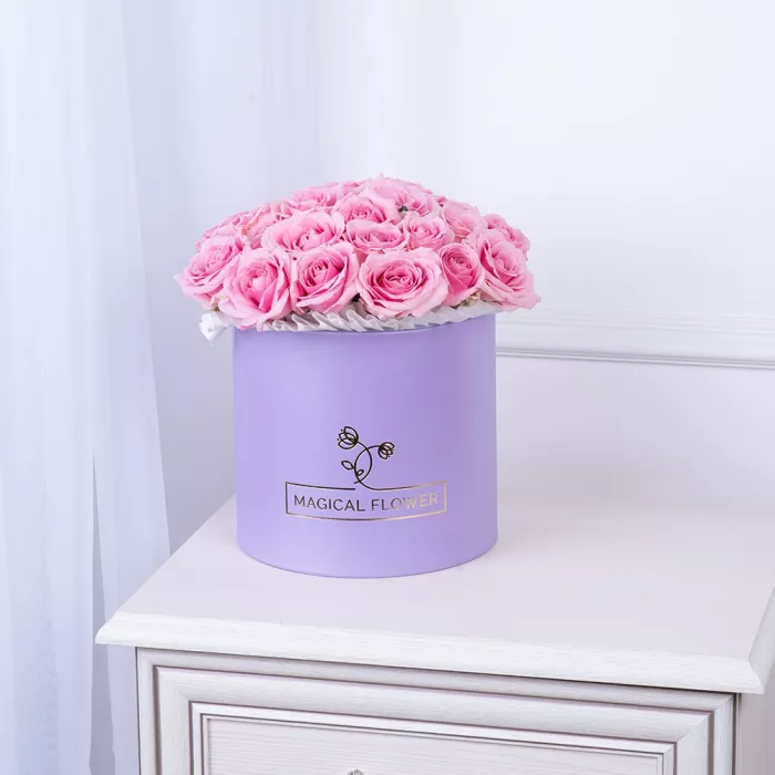 25 розовых роз premium в фиолетовой шляпной коробке