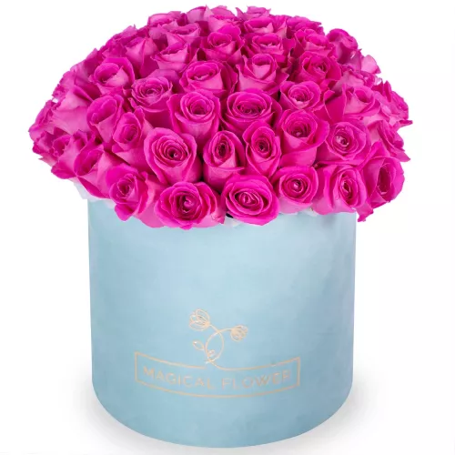 Букет из 75 розовых роз в зеленой бархатной шляпной коробке