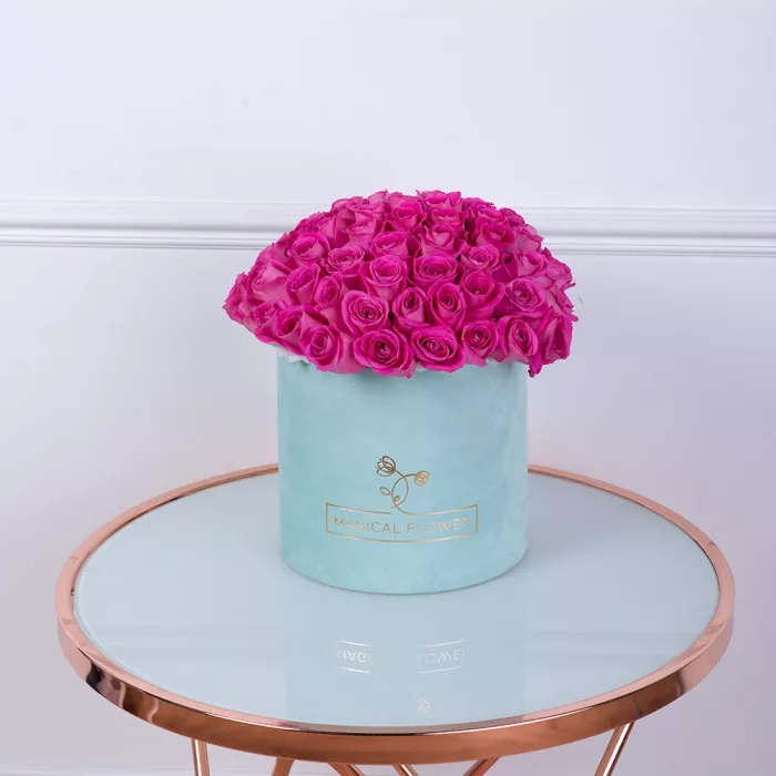 Букет из 75 розовых роз в зеленой бархатной шляпной коробке