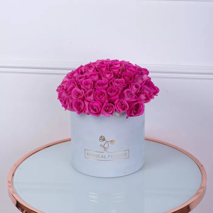 Букет из 75 розовых роз в серой бархатной шляпной коробке