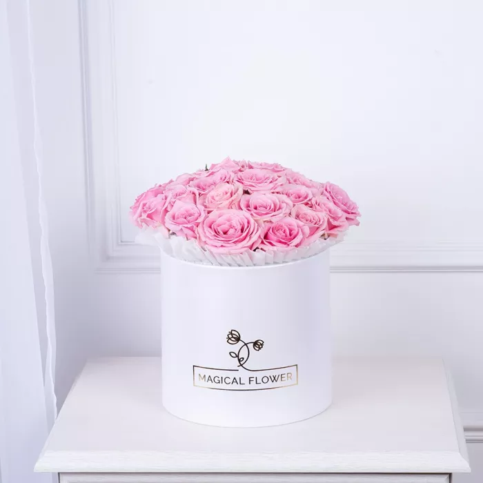 Букет из 25 розовых роз premium в белой шляпной коробке
