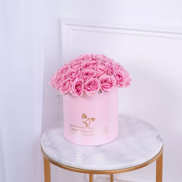 Букет из 35 розовых роз premium в розовой шляпной коробке