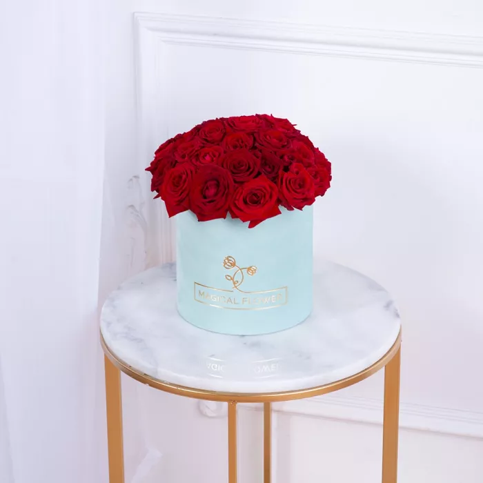 Букет из 35 красных роз premium в зеленой бархатной шляпной коробке