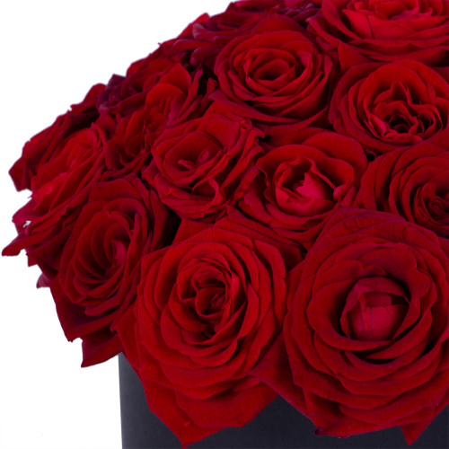 Букет из 35 красных роз premium в черной шляпной коробке