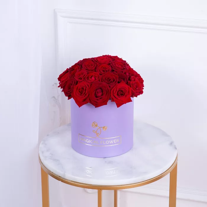 Букет из 35 красных роз premium в фиолетовой шляпной коробке