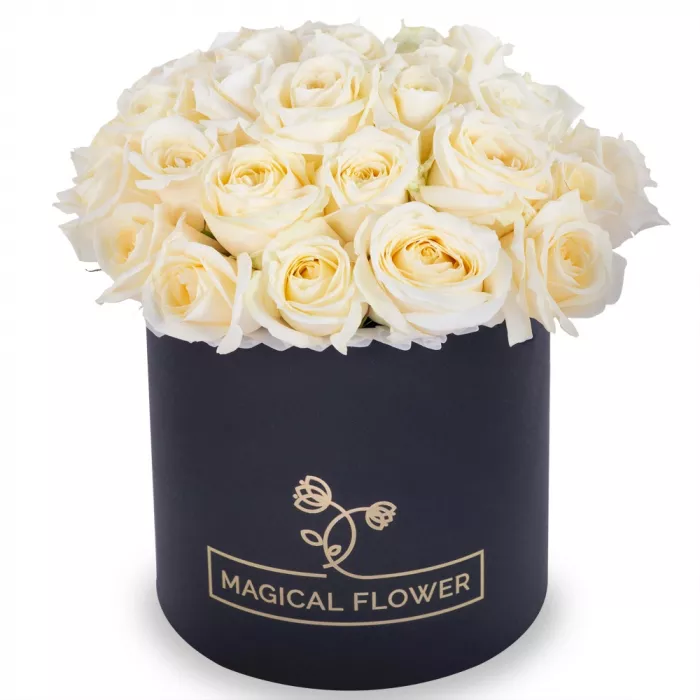 Букет из 35 белых роз premium в черной шляпной коробке