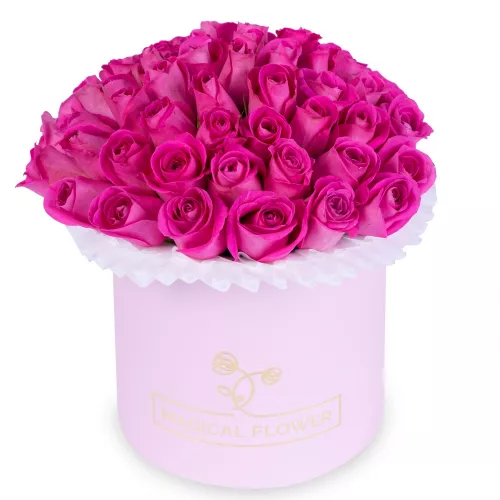 Букет из 35 розовых роз в розовой шляпной коробке