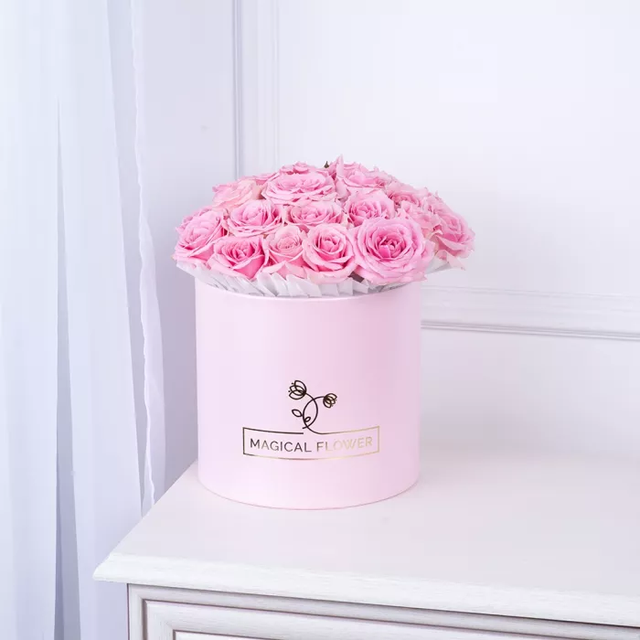 Букет из 25 розовых роз premium в розовой шляпной коробке