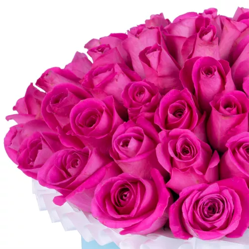 Букет из 35 розовых роз в голубой шляпной коробке