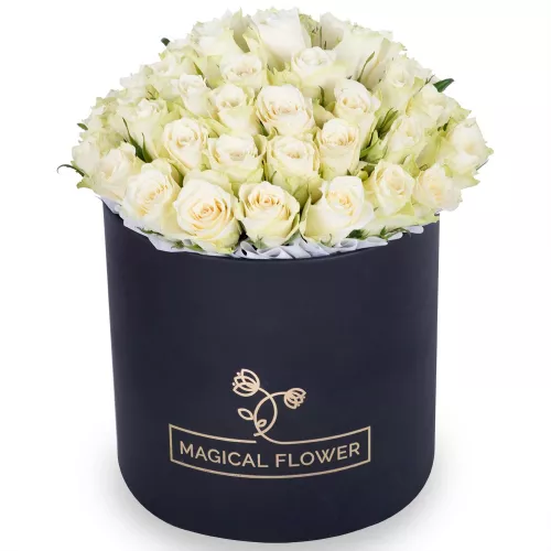 Букет из 75 белых роз в черной шляпной коробке