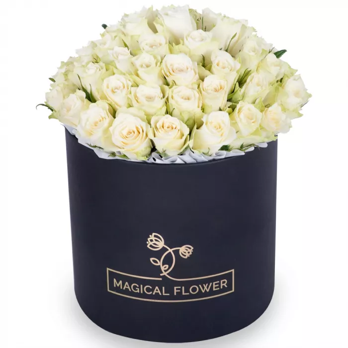 Букет из 75 белых роз в черной шляпной коробке