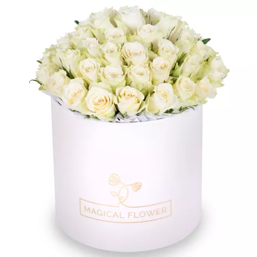 Букет из 75 белых роз в кремовой шляпной коробке