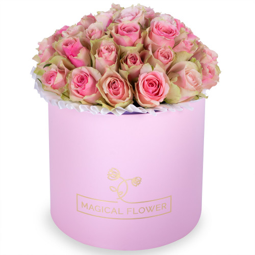 Букет из 25 бело-розовых роз в розовой шляпной коробке